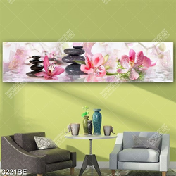 Tranh hoa và đá sỏi in kính bếp