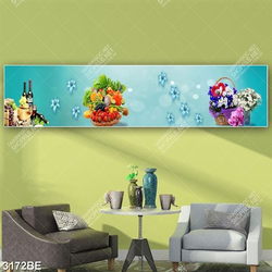 Tranh rượu và bình hoa, trái câyin kính bếp