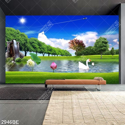 Tranh chim thiên nga và hồ Sen in kính bếp