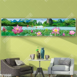 Tranh hoa sen và núi in kính bếp