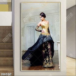 Tranh spa người đẹp mặc chiếc đầm sang trọng