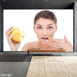 Tranh spa người đẹp ăn táo