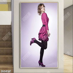 Tranh treo spa cô nàng váy hồng dễ thương