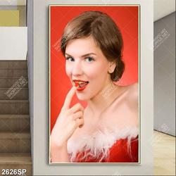 Tranh spa cô gái với đôi môi đỏ gợi cảm