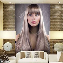 Tranh spa cô gái xinh đẹp với mái tóc buông dài trên đôi vai trần