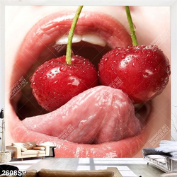 Tranh spa đôi môi cắn cherry đỏ ngọt ngào