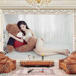 Tranh người đẹp bên gấu bông in canvas treo spa