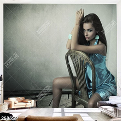 Tranh spa người đẹp mặc váy xanh ngồi trên ghế