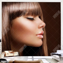 Tranh gương mặt cô gái với đôi mắt nhắm treo tường spa