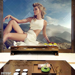 Tranh người mẫu trong chiếc váy trắng sẻ gợi cảm treo spa