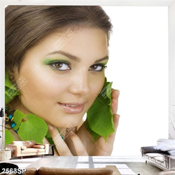 Tranh người đẹp với đôi mắt kẻ xanh treo tường spa