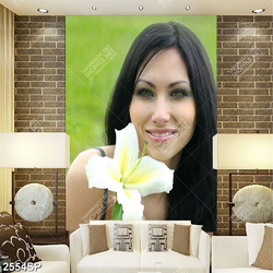 Tranh treo spa cô gái cầm bông hoa ly trắng