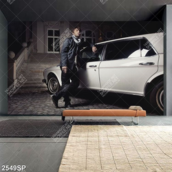 Tranh chàng trái đứng bên ô tô hút thuốc lá