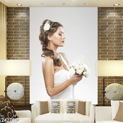 Tranh spa cô gái xinh đẹp cầm bó hoa trắng