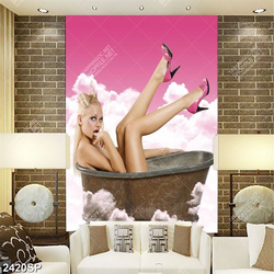 Tranh người mẫu gợi cảm trong chậu tắm treo spa