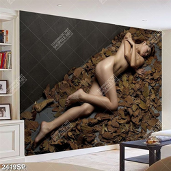 Tranh người mẫu khỏa thân nghệ thuật nằm trên những chiếc lá khô