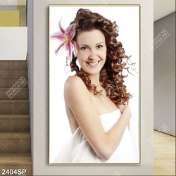 Tranh spa cô nàng dễ thương với bông hoa cài tóc