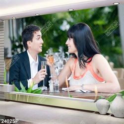 Tranh spa đôi trai gái vui vẻ uống rượu sâm phanh