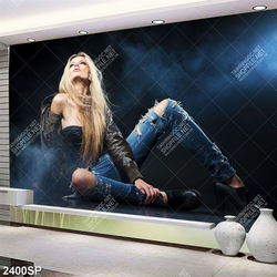 Tranh treo spa cô nàng tóc vàng cá tính