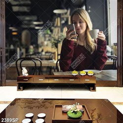 Tranh spa cô gái trẻ ngồi uống café bấm điện thoại