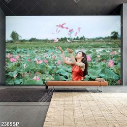 Tranh spa thiếu nữ xinh đẹp trong hồ sen