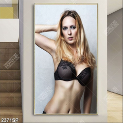 Tranh treo spa người mẫu bikini gợi cảm