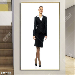 Tranh spa cô nàng mặc vest công sở in uv