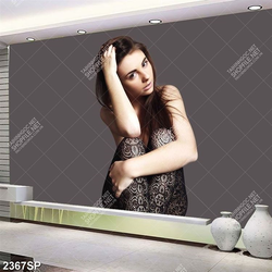 Tranh người đẹp ngồi bó gối treo tường spa