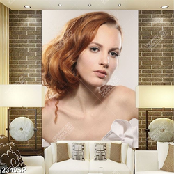 Tranh người đẹp mặc váy khoe vai trần treo tường spa