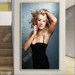 Tranh spa người đẹp mặc váy đen body