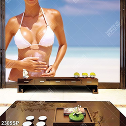 Tranh spa người mẫu khoe vòng một căng tròn với bikini trắng