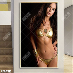 Tranh spa cô mẫu bikini gợi cảm
