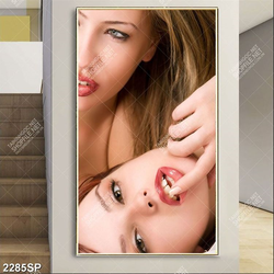 Tranh treo spa gương mặt xinh đẹp hai cô gái trẻ in uv