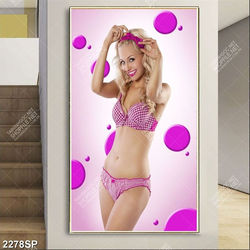 Tranh cô nàng dễ thương trong bộ bikini hồng treo spa