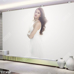 Tranh cô gái xinh đẹp mặc váy trắng treo spa