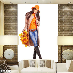 Tranh spa cô gái cầm lá vàng mùa thu