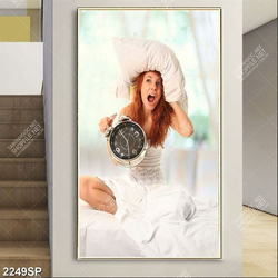 Tranh đồng hồ báo thức cô gái in uv treo spa