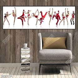 Tranh spa ông già noel và cô gái tạo dáng vui nhộn