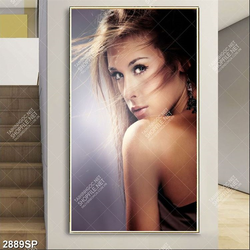 Tranh treo tường spa người đẹp khoe vai trần gợi cảm
