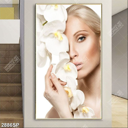 Tranh in uv người đẹp bên cành hoa lan tím