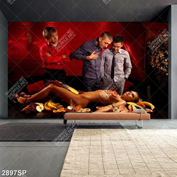 Tranh trái cây tươi trưng bày trên người mẫu