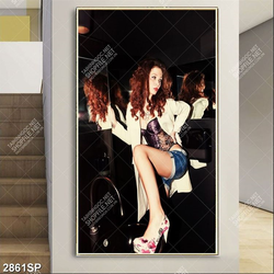 Tranh spa người đẹp khoe chân dài sexy.