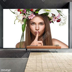 Tranh spa người đẹp với vòng hoa đội đầu