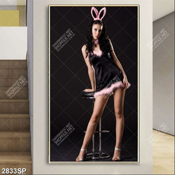 Tranh spa người đẹp cài tai thỏ