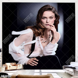 Tranh spa người đẹp mặc chiếc áo voan trắng mỏng