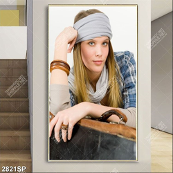 Tranh canvas cô gái với gương mặt xinh đẹp treo spa