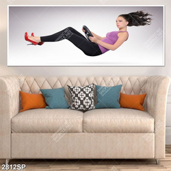 Tranh nghệ thuật người đẹp cầm vô lăng treo tường spa