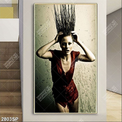 Tranh nghệ thuật treo spa cô gái với mái tóc dựng đứng