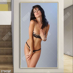 Tranh spa cô gái gợi cảm trong trang phục bikini