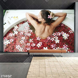 Tranh spa cô gái ngâm mình trong bồn tắm nhiều hoa